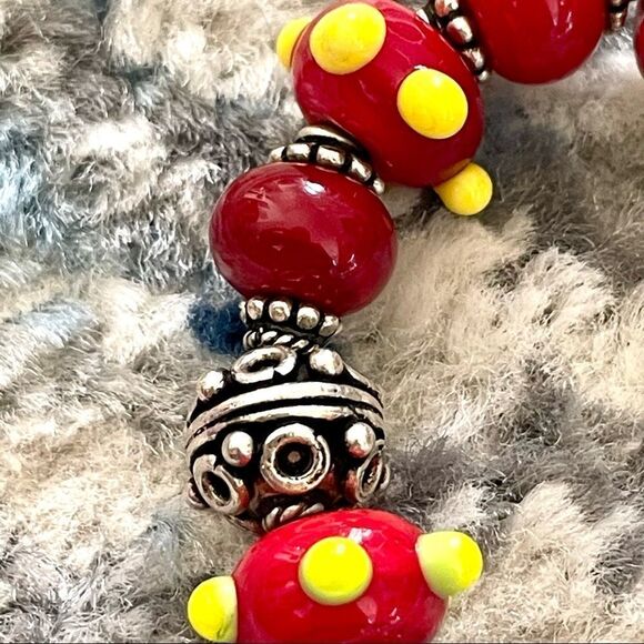 Red lamp work bead bracelet with silver and Swarovski crystals - Picture 7 of 11